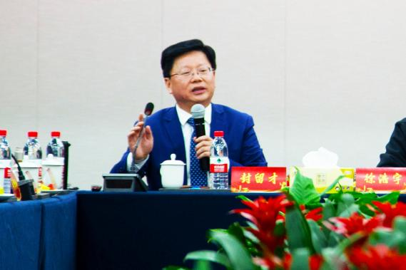 集團與泰州中學聯合舉辦“校企同關愛，勵學助成長”座談會